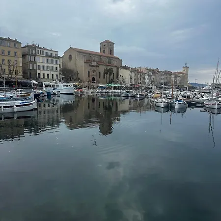 Au Bord De Au Calme A